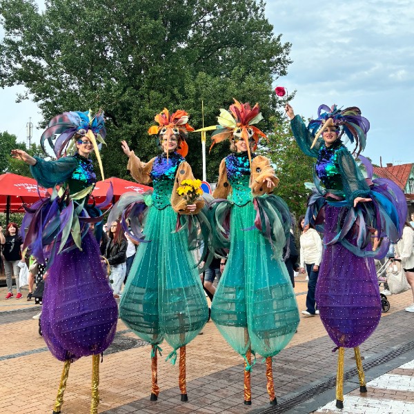 Stilt Walkers (Hummingbirds)